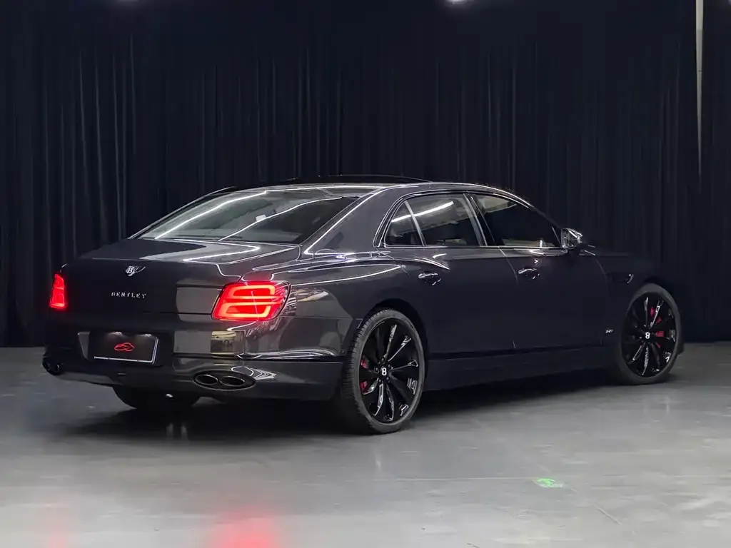 Bentley Flying Spur — фото 2