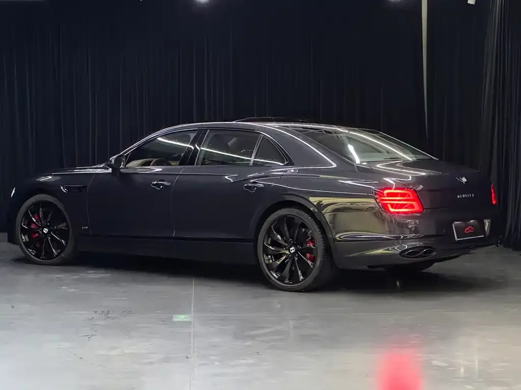 Bentley Flying Spur — фото 10