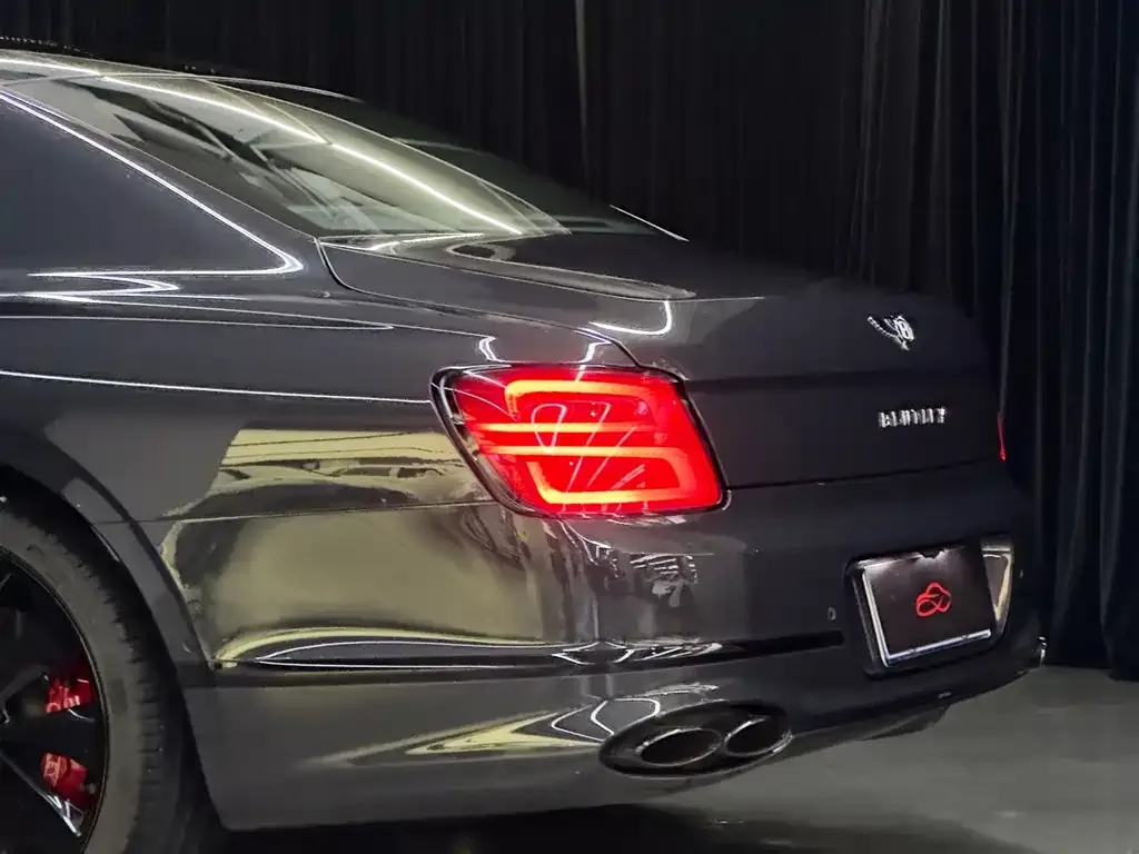 Bentley Flying Spur — фото 5