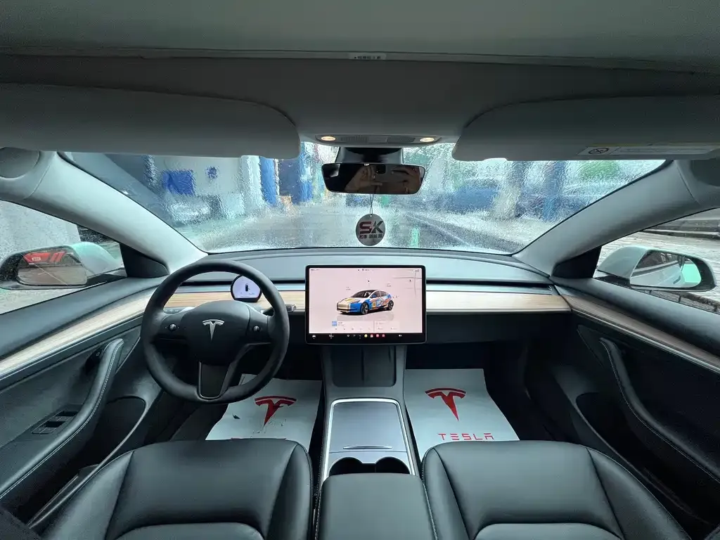 Tesla Model 3 — фото 3