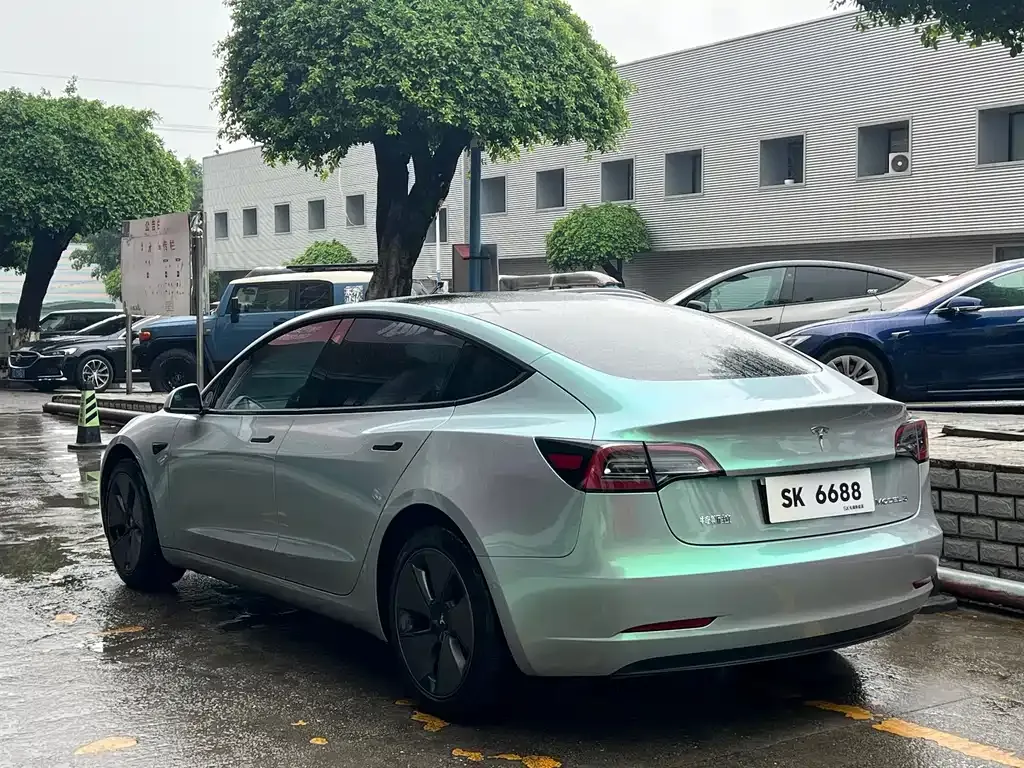Tesla Model 3 — фото 10