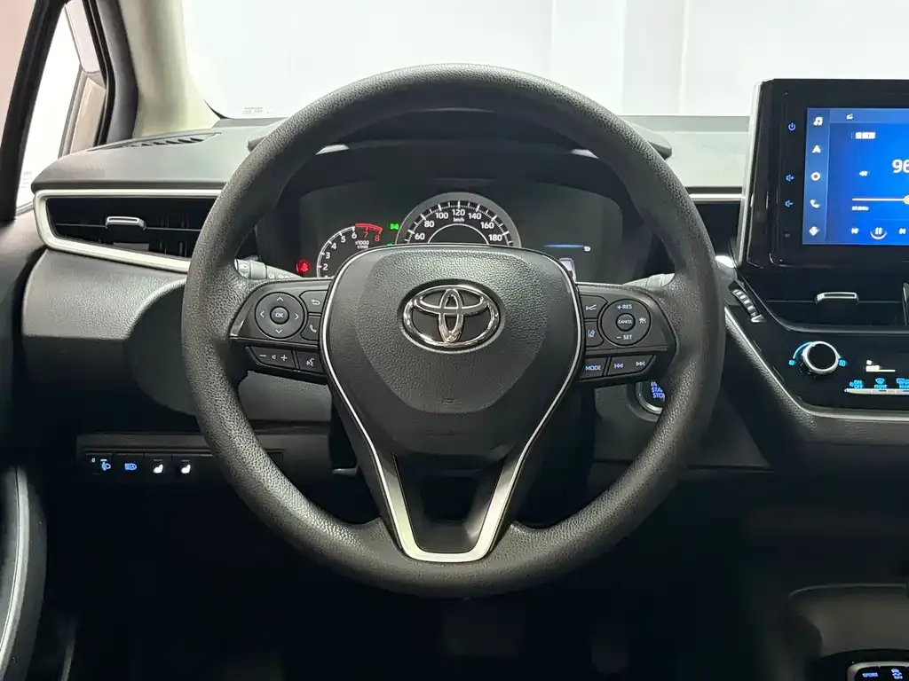 Toyota Corolla — фото 4