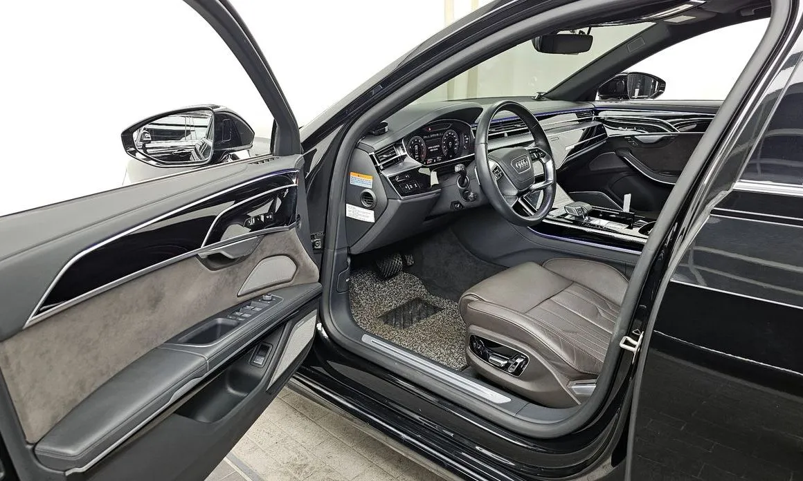Audi A8 — фото 10