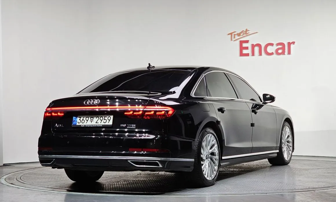 Audi A8 — фото 2