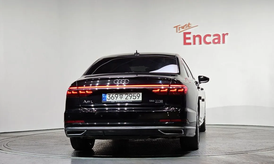 Audi A8 — фото 5