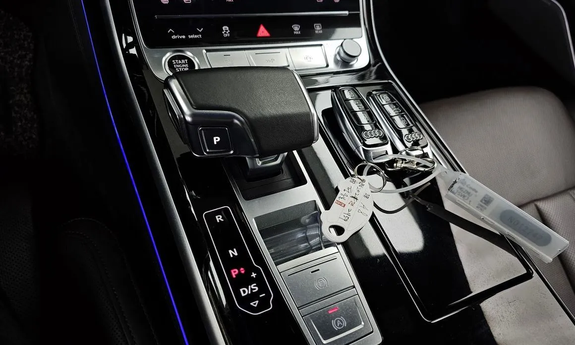 Audi A8 — фото 9