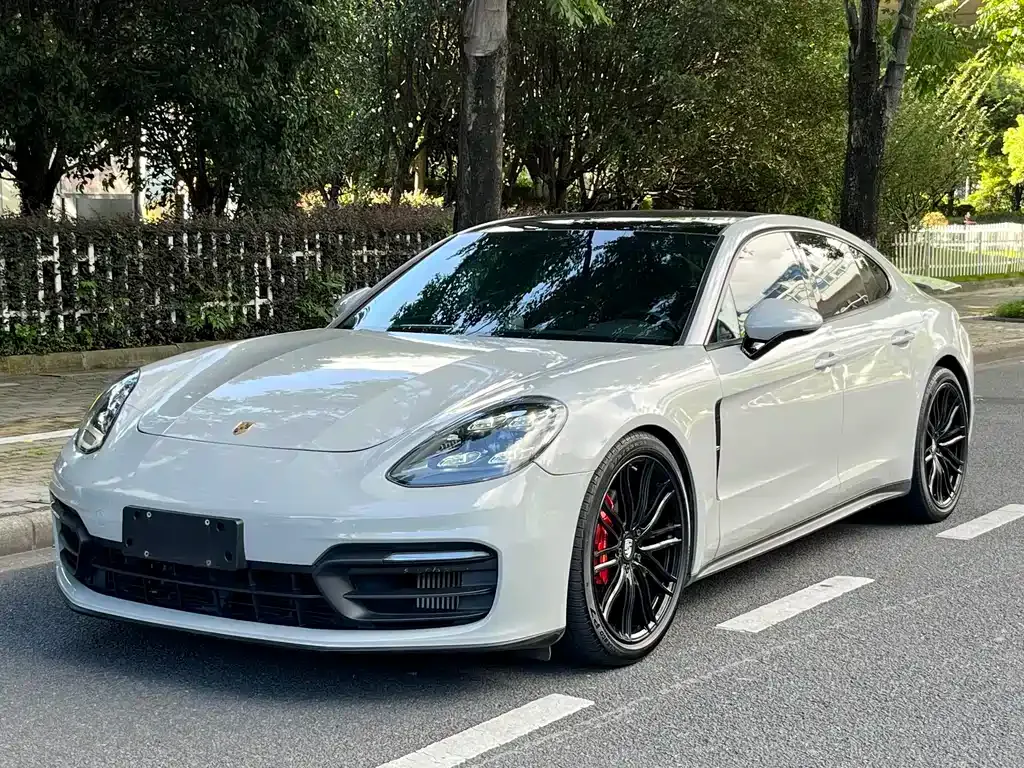 Porsche Panamera — фото 1
