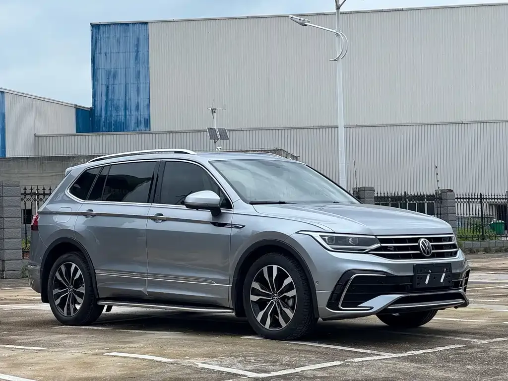 Volkswagen Tiguan L — фото 5