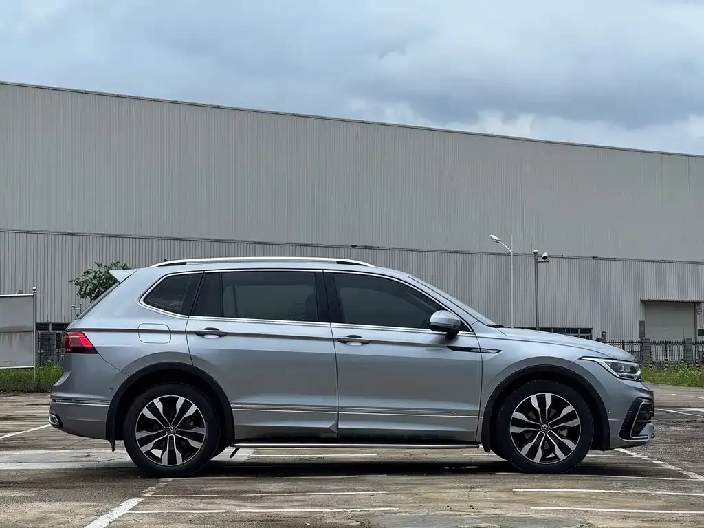 Volkswagen Tiguan L — фото 3
