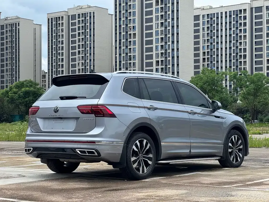 Volkswagen Tiguan L — фото 10