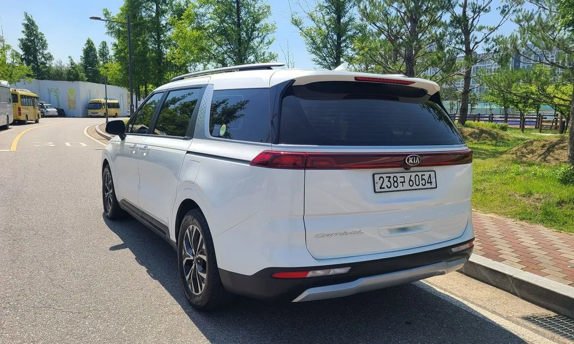 Kia Carnival — фото 10