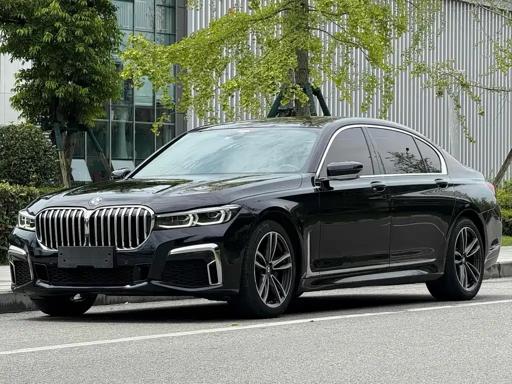 BMW 7 Series — фото 1