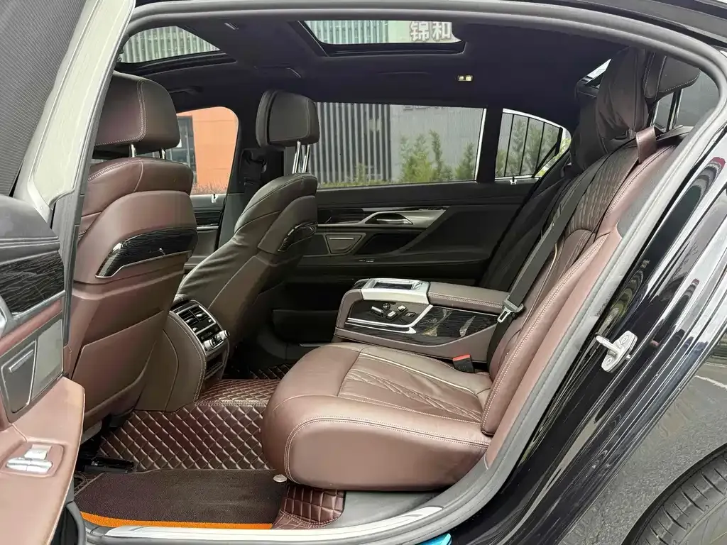 BMW 7 Series — фото 10