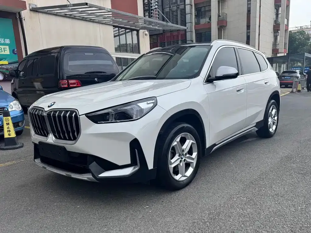 BMW X1 — фото 1