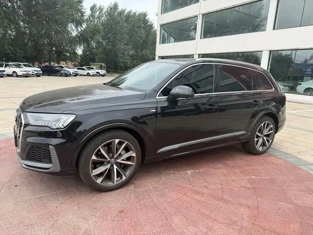 Audi Q7 — фото 9