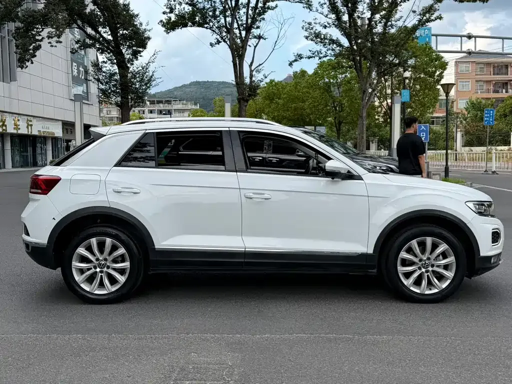 Volkswagen T-Roc — фото 7