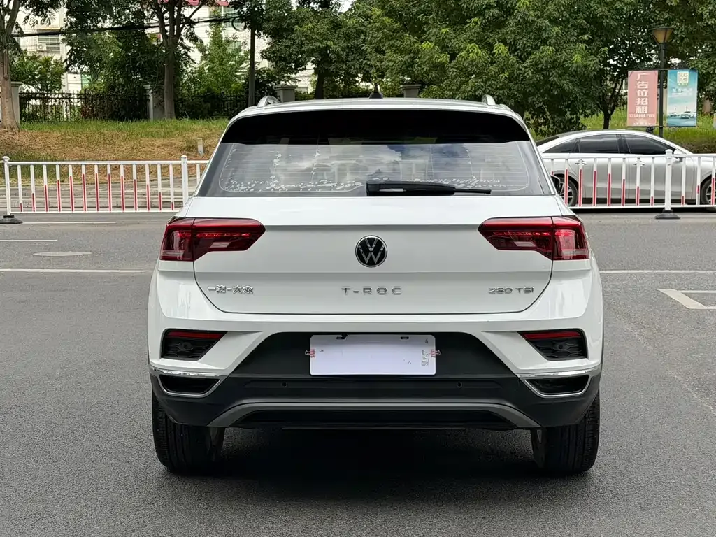 Volkswagen T-Roc — фото 10