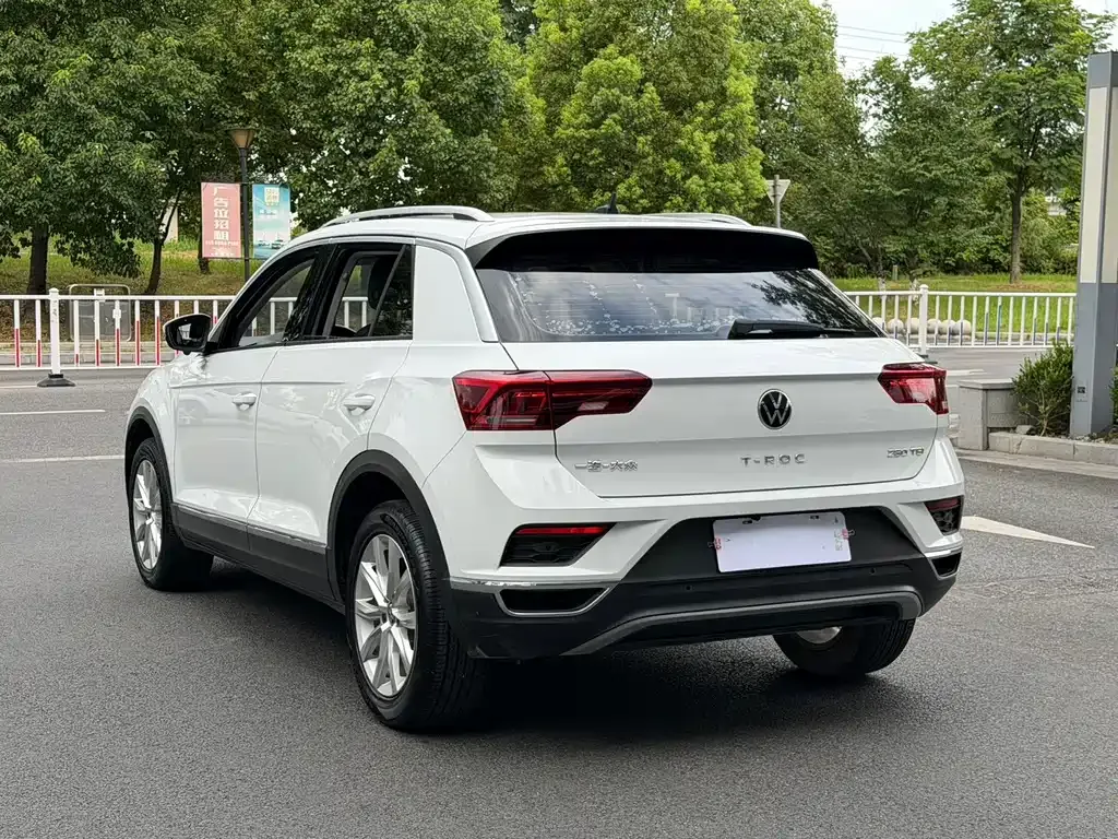 Volkswagen T-Roc — фото 6