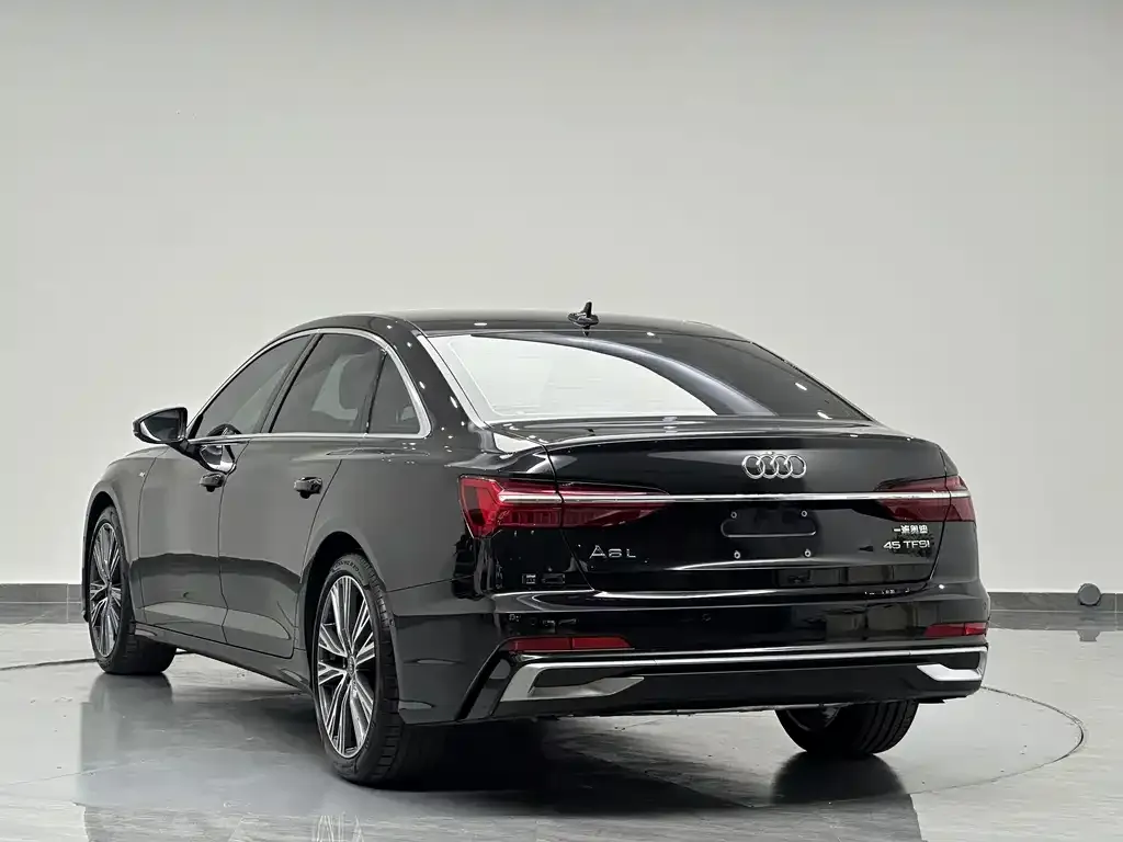 Audi A6L — фото 9
