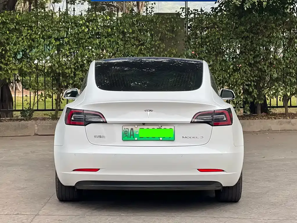 Tesla Model 3 — фото 7