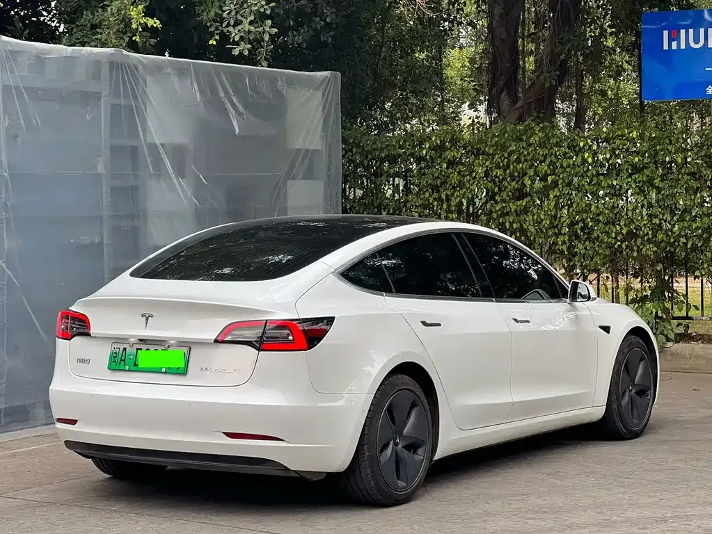 Tesla Model 3 — фото 5