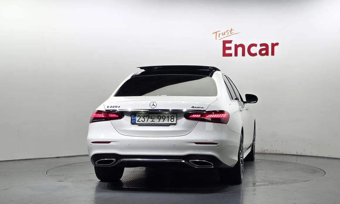 Mercedes-Benz E-Class — фото 2