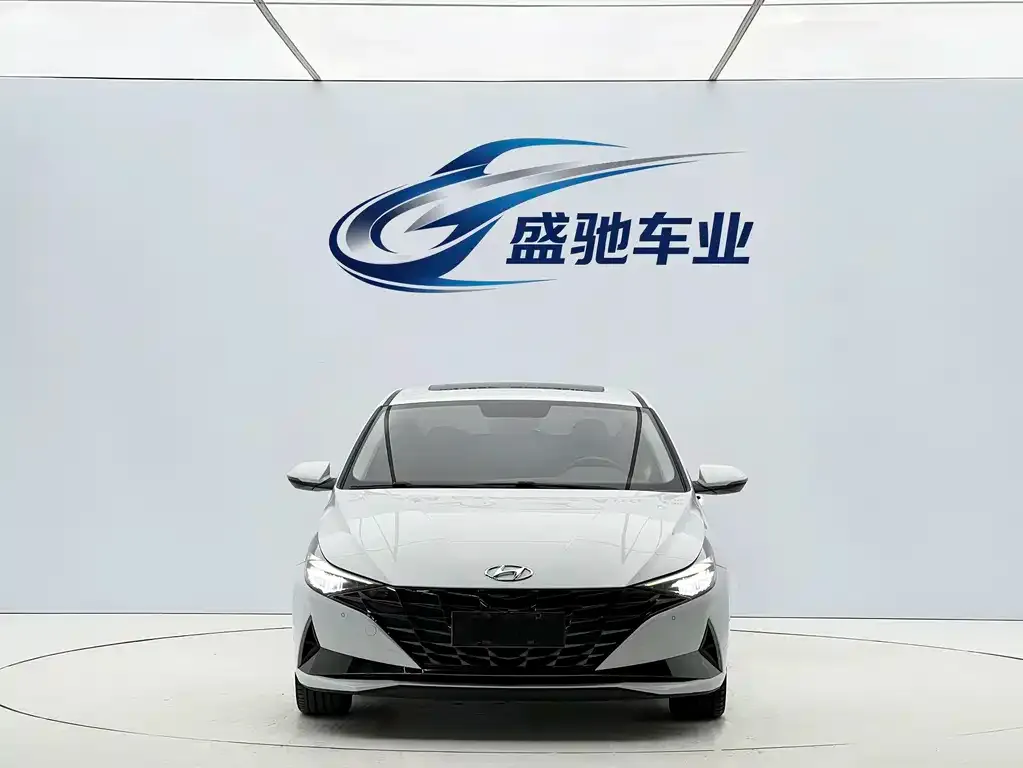 Hyundai Elantra — фото 3
