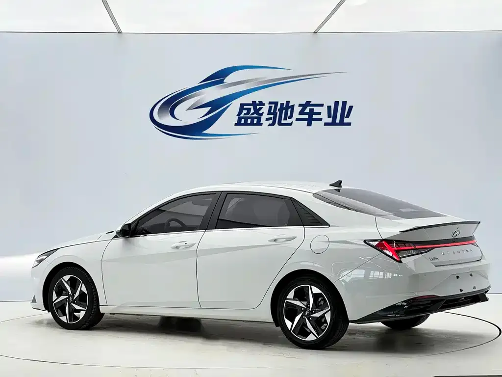 Hyundai Elantra — фото 6