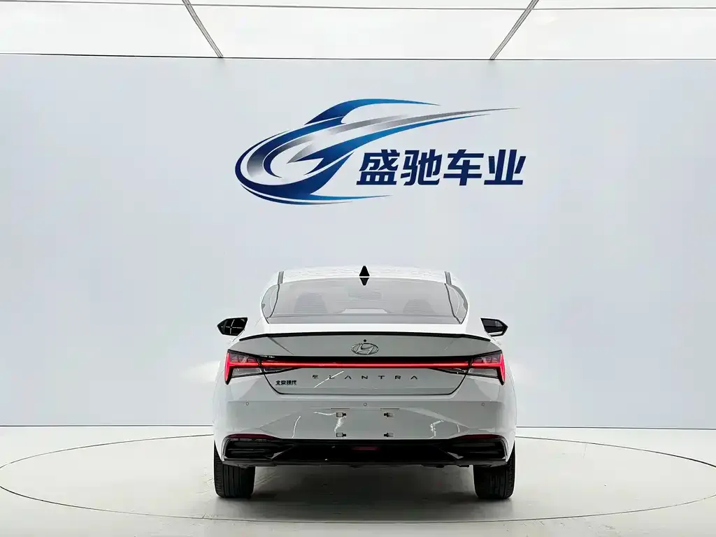 Hyundai Elantra — фото 2