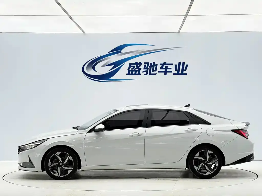 Hyundai Elantra — фото 7