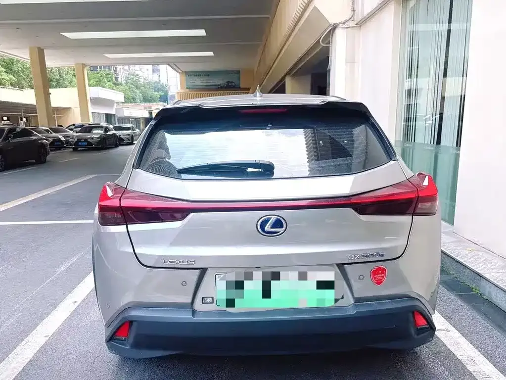 Lexus UX New Energy — фото 2