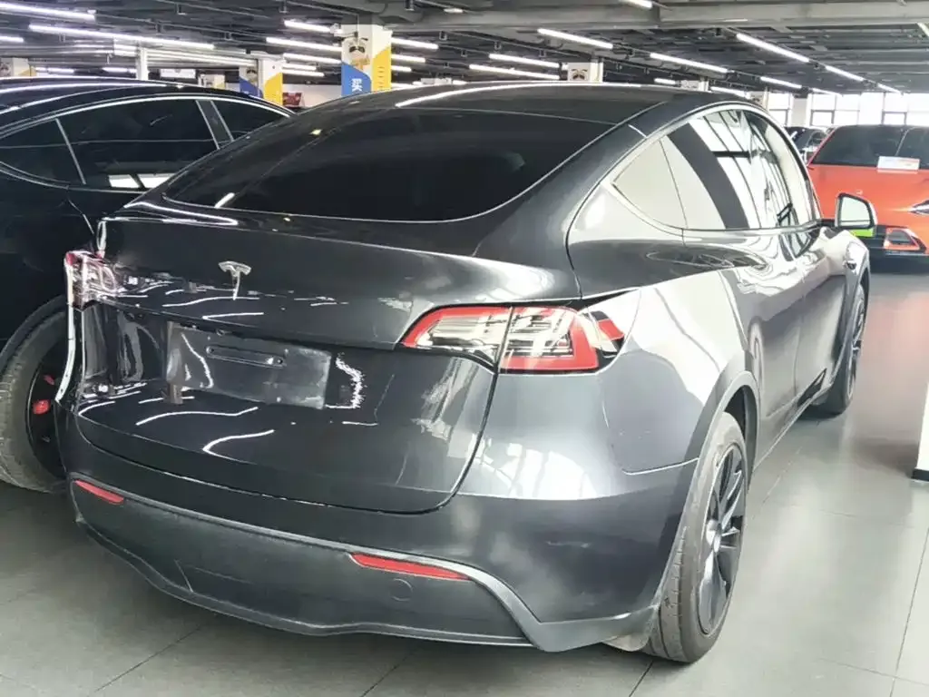 Tesla Model Y — фото 4