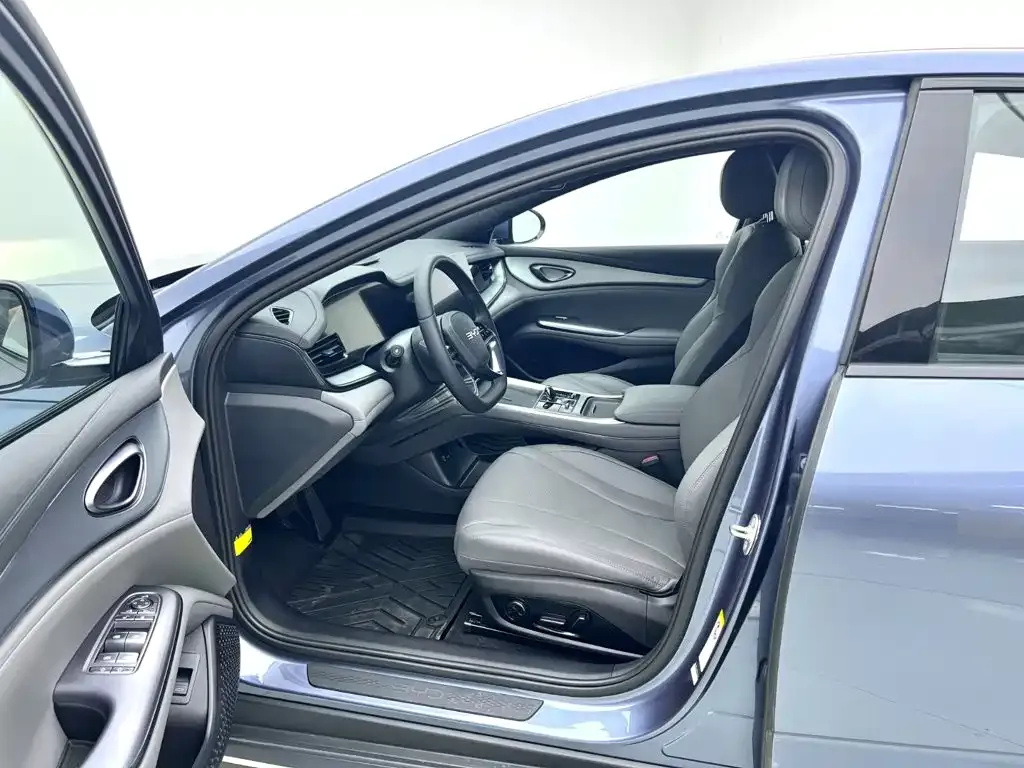 BYD Seal 07 DM-i — фото 10