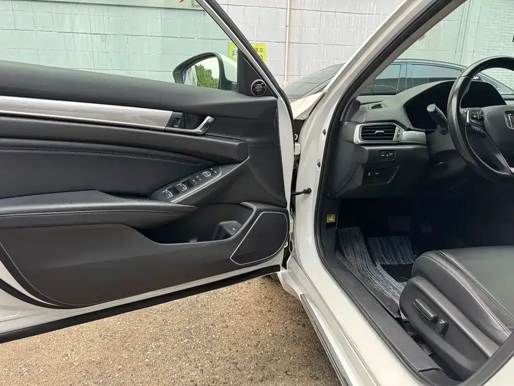 Honda Accord — фото 10
