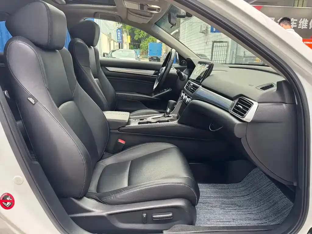 Honda Accord — фото 6
