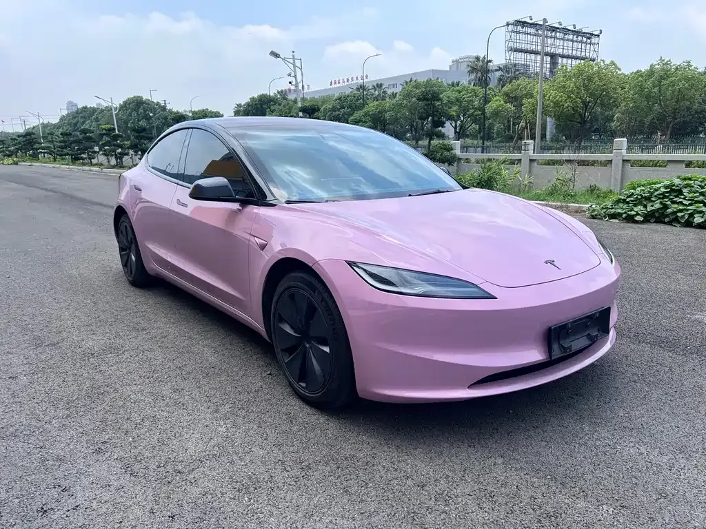 Tesla Model 3 — фото 1