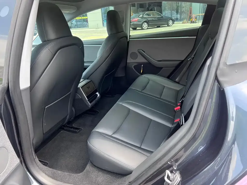 Tesla Model 3 — фото 10