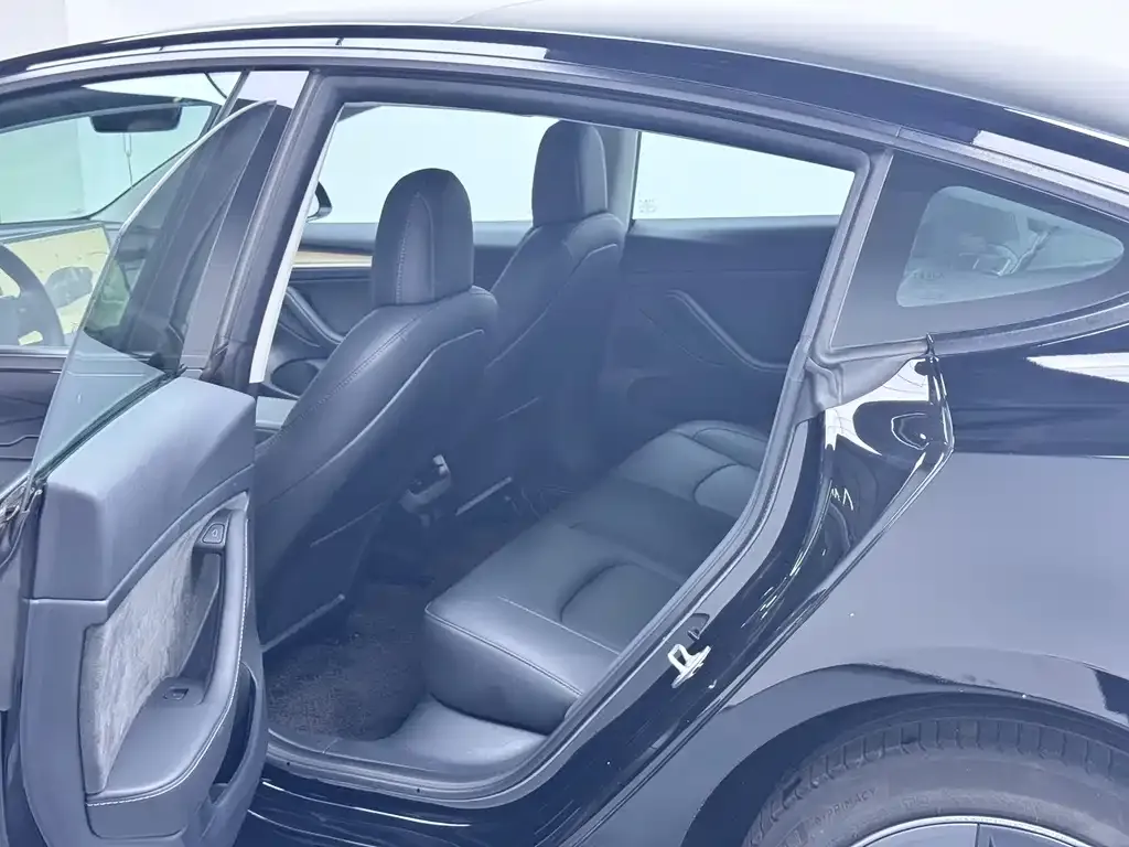 Tesla Model 3 — фото 3
