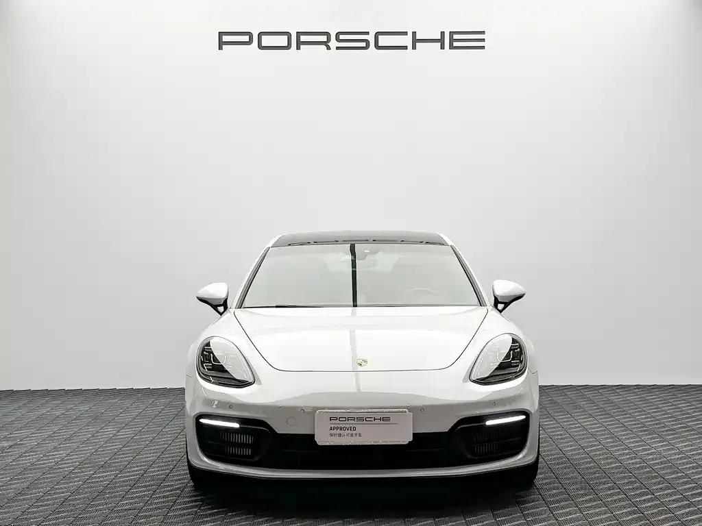 Porsche Panamera — фото 1