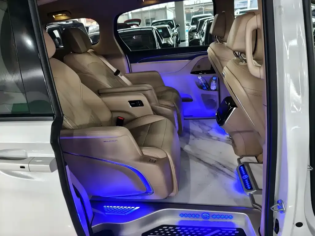 Buick GL8 Hybrid — фото 5
