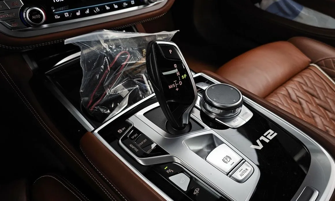 BMW 7-Series — фото 10
