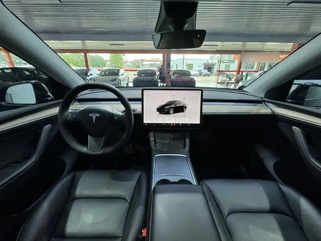 Tesla Model Y — фото 8