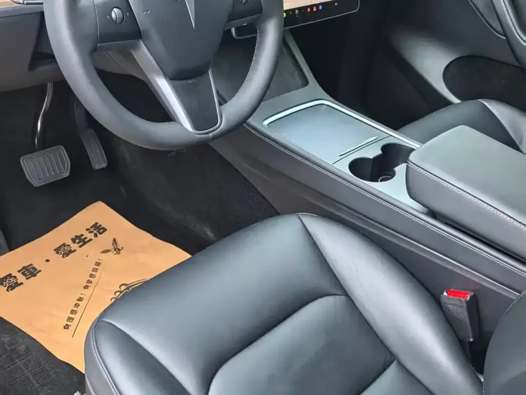 Tesla Model Y — фото 2
