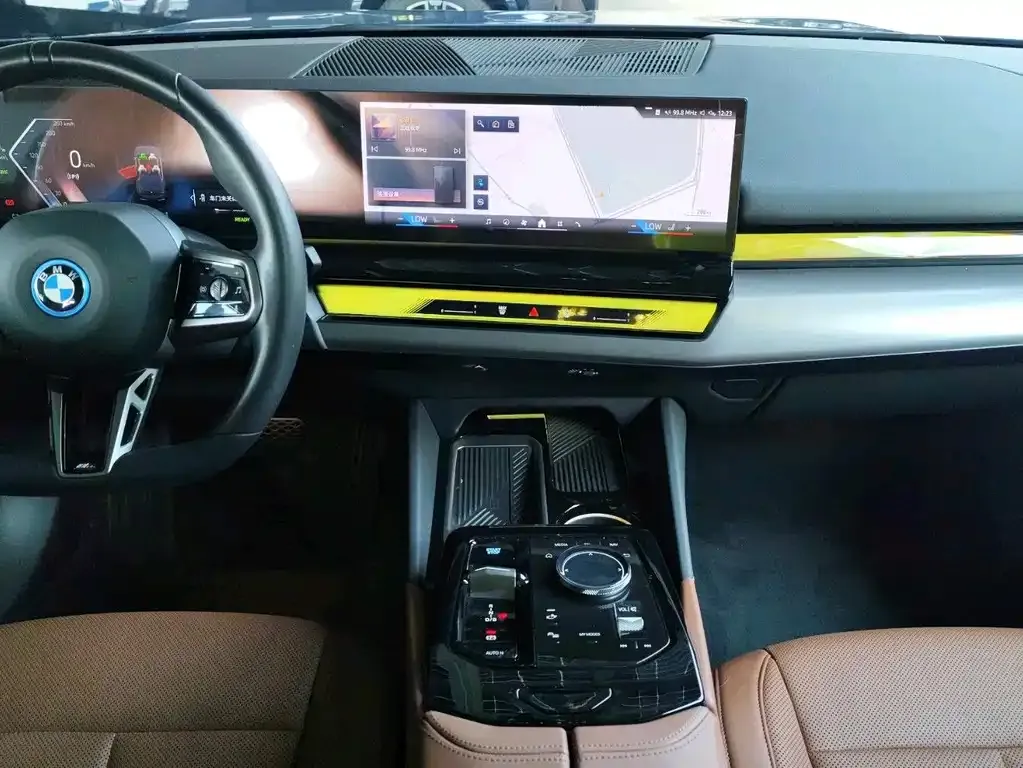 BMW i5 — фото 2