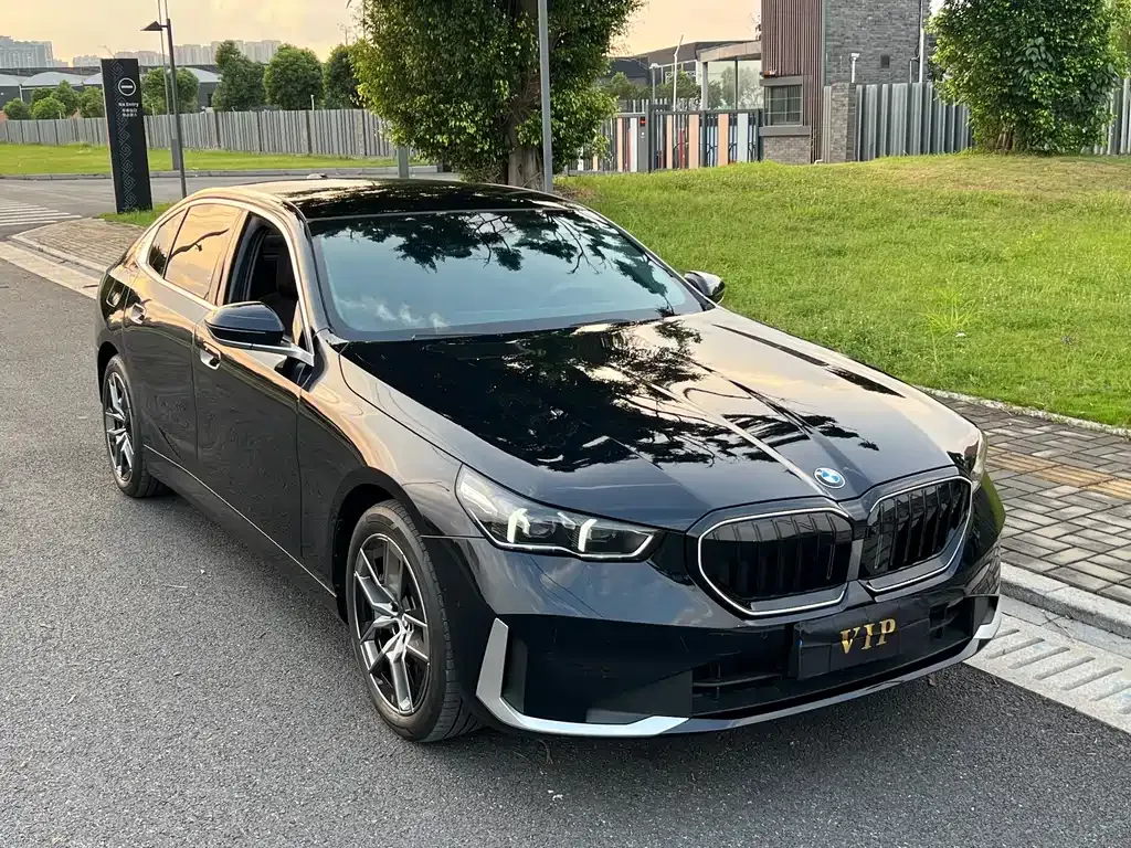 BMW 5 Series — фото 10