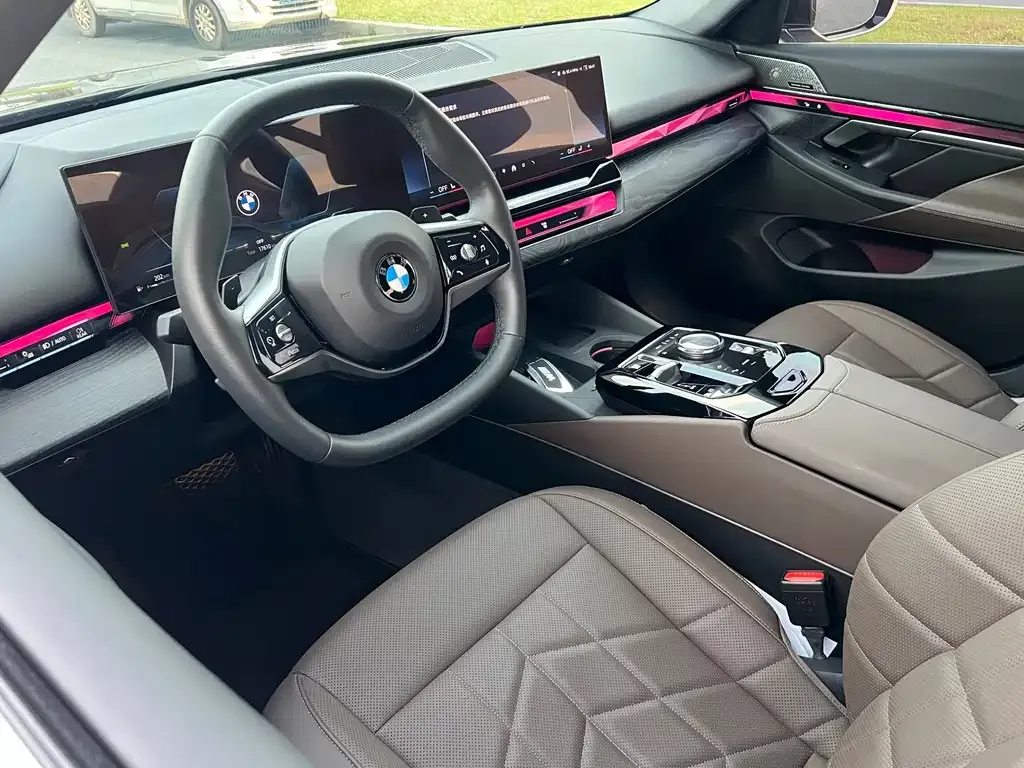BMW 5 Series — фото 4