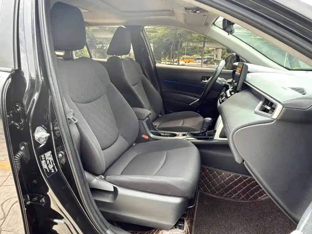 Toyota Corolla Cross — фото 2