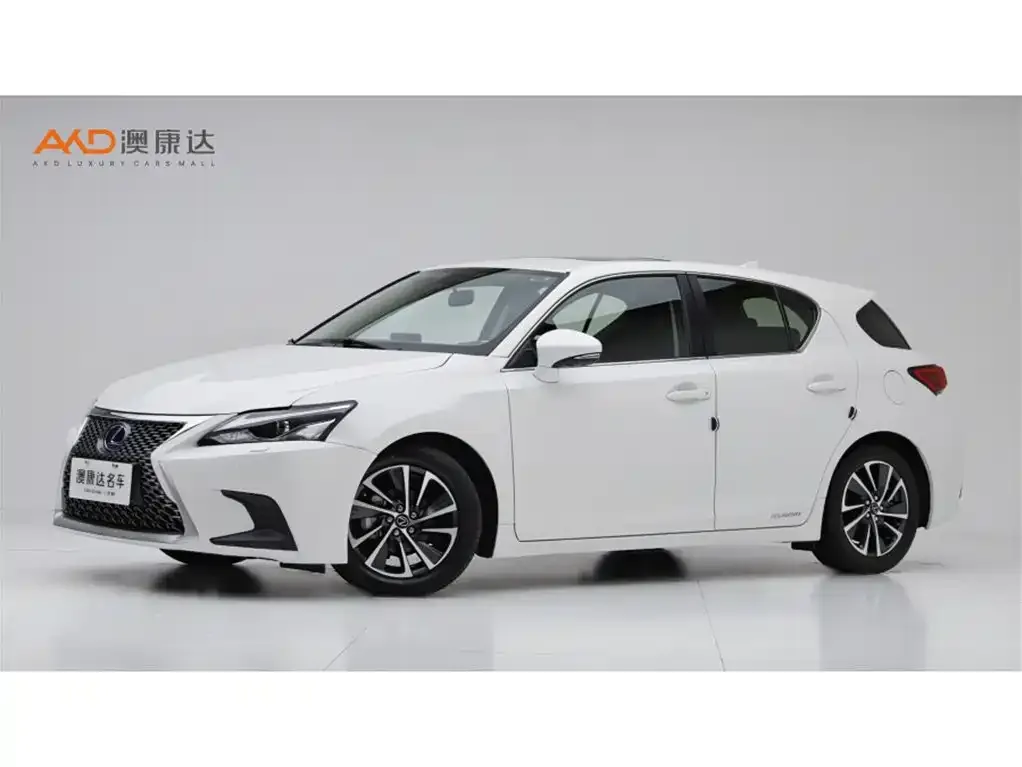 Lexus CT — фото 1
