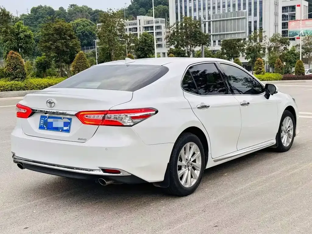 Toyota Camry — фото 6
