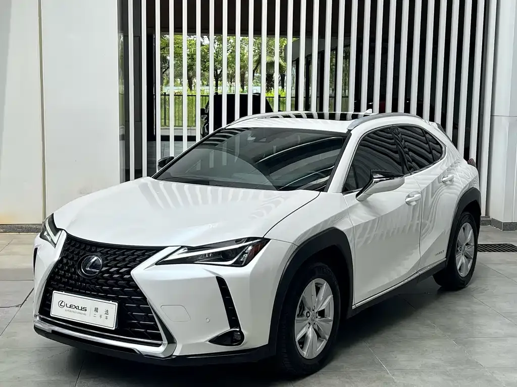 Lexus UX — фото 1